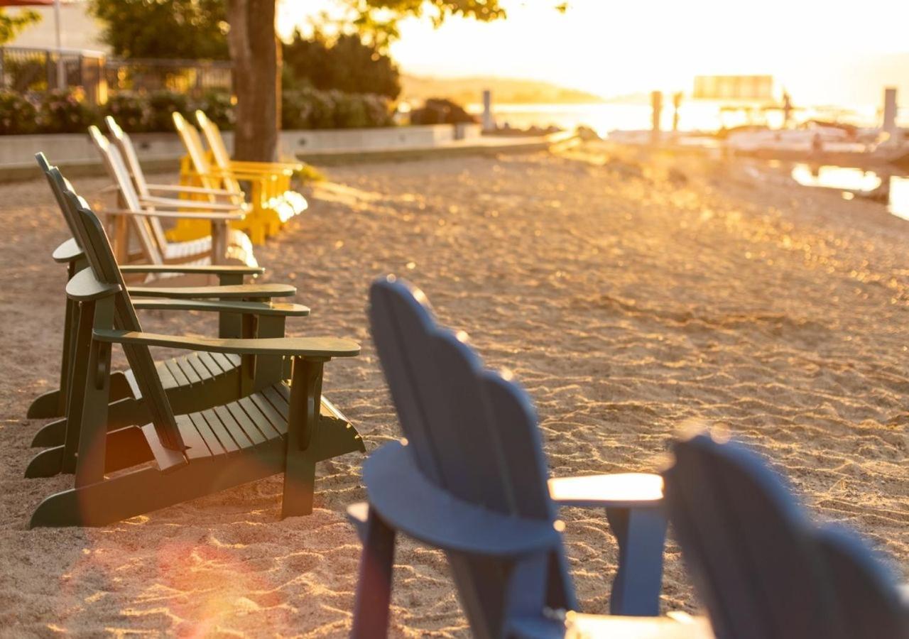 The Cove Lakeside Resort เวสต์ เคโลว์นา ภายนอก รูปภาพ