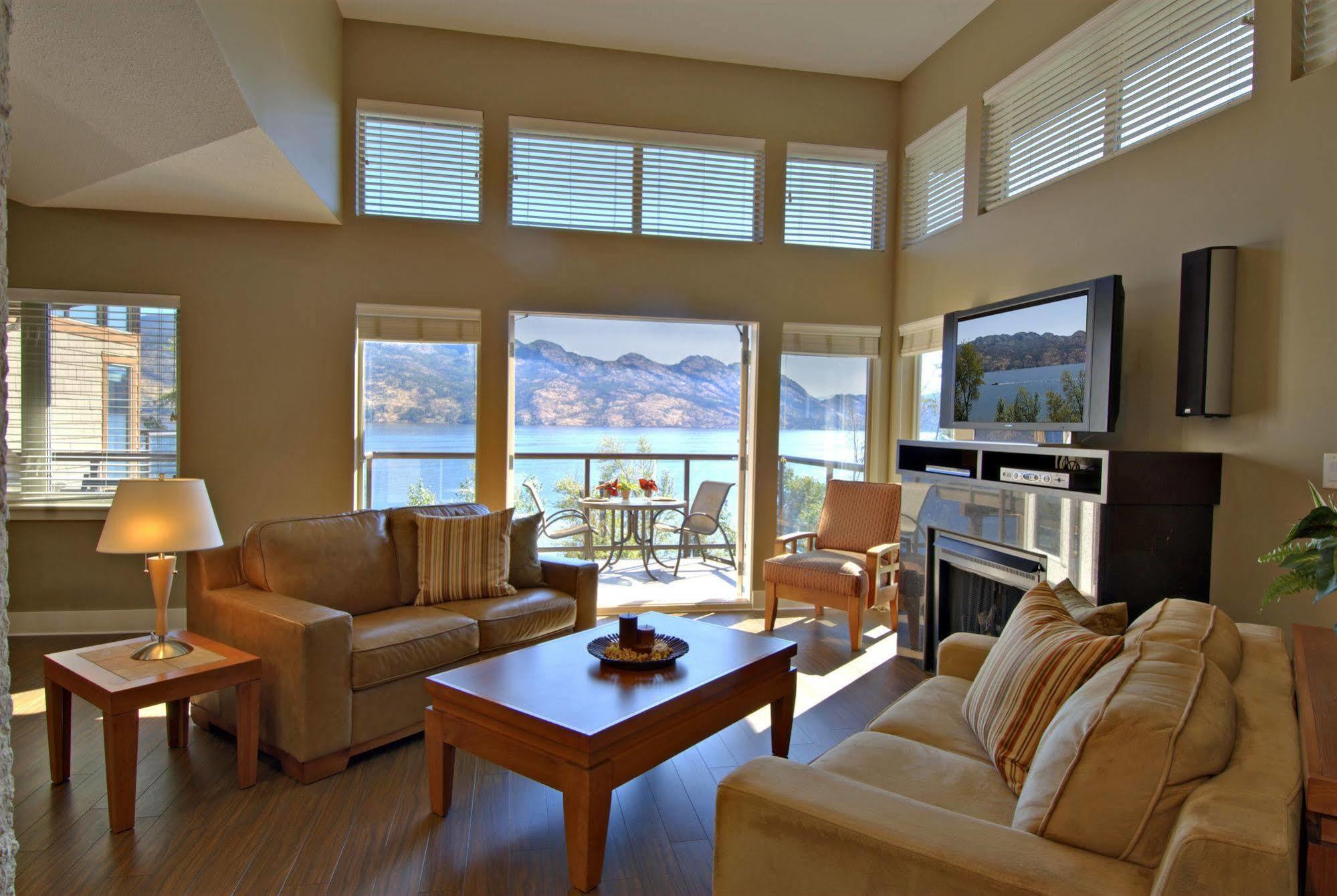 The Cove Lakeside Resort เวสต์ เคโลว์นา ภายนอก รูปภาพ